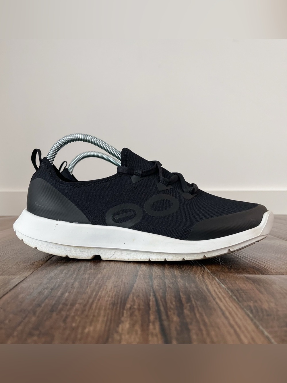 OOFOS OOMG Sport LS Low Shoe Recovery Sneaker Lace Up Mens Size 9 Black White